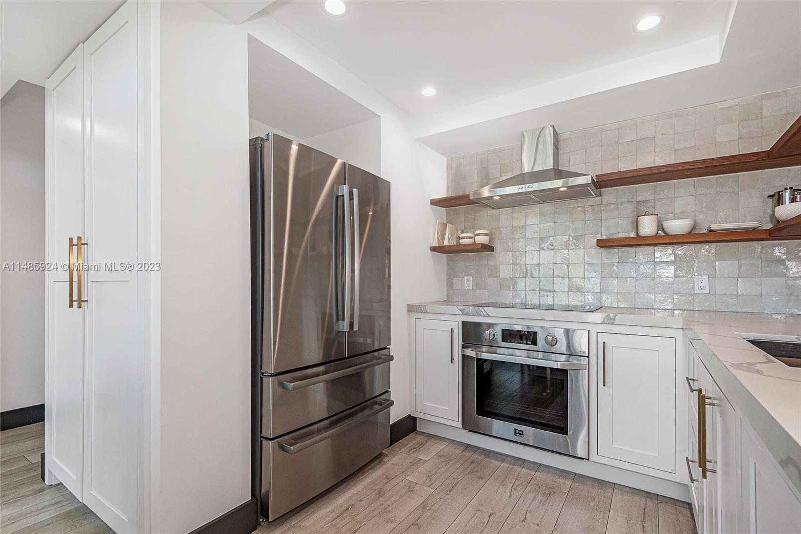 ABSOLUT CONDO - Residential