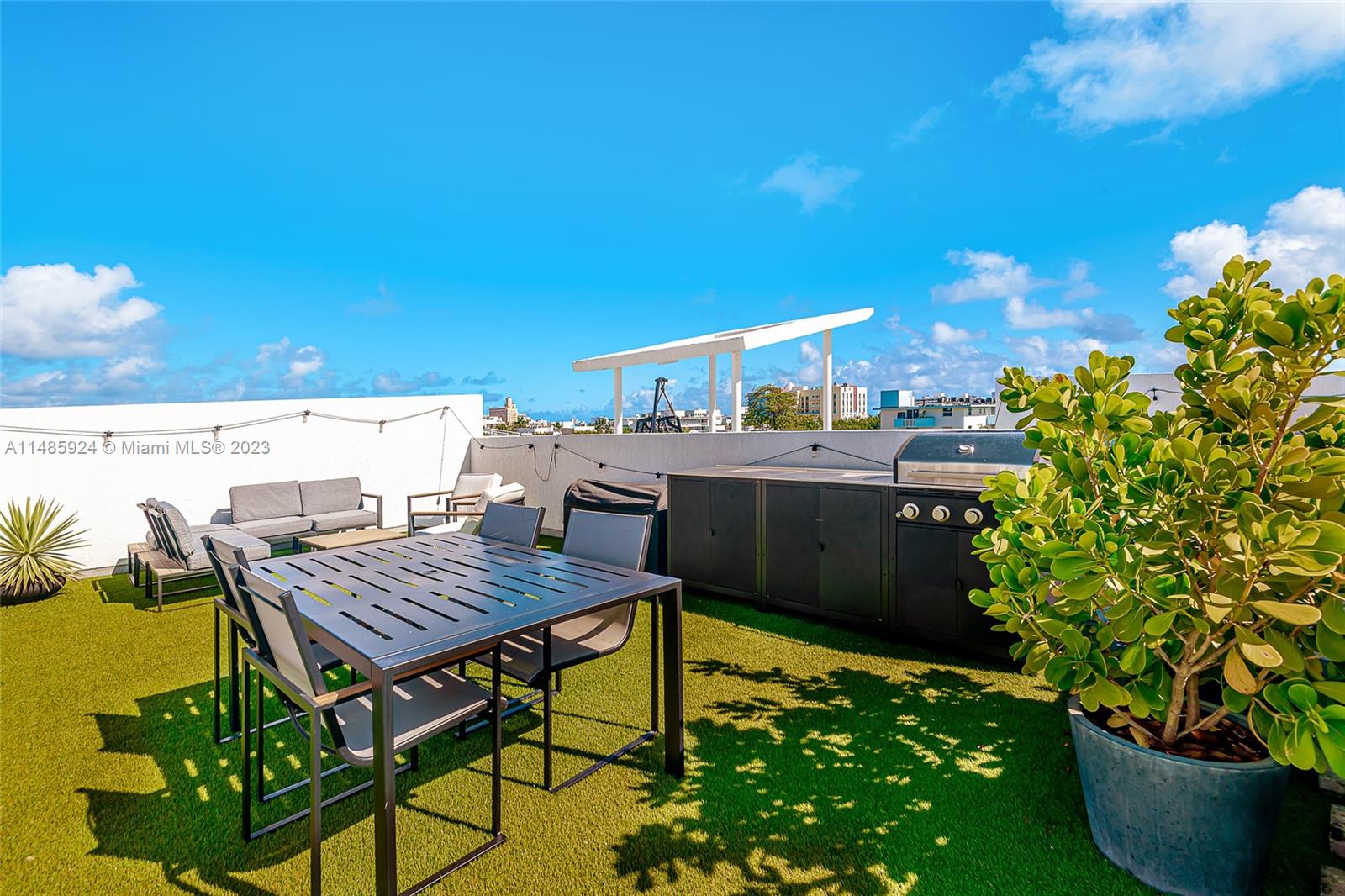 ABSOLUT CONDO - Residential