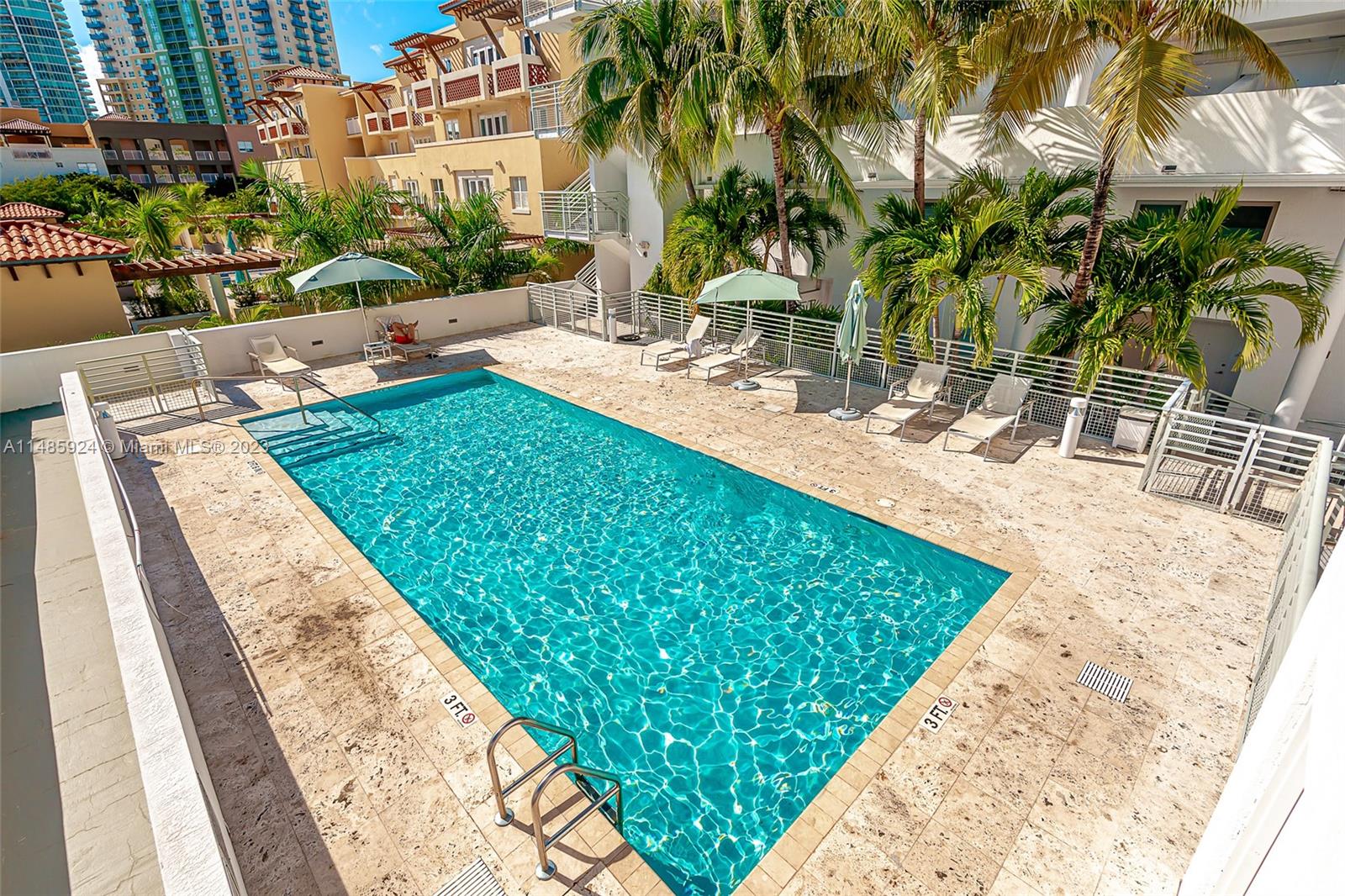 ABSOLUT CONDO - Residential