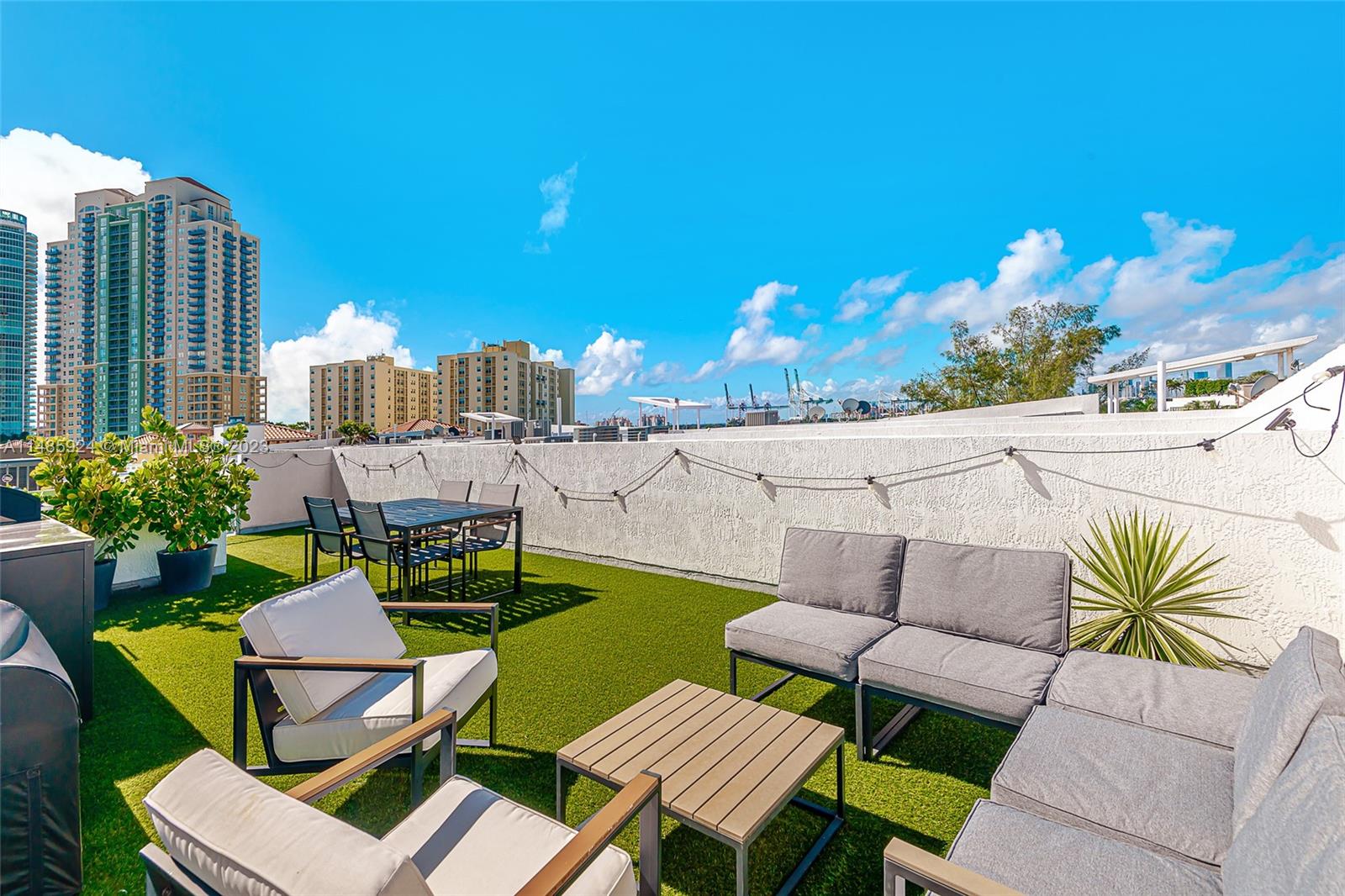 ABSOLUT CONDO - Residential