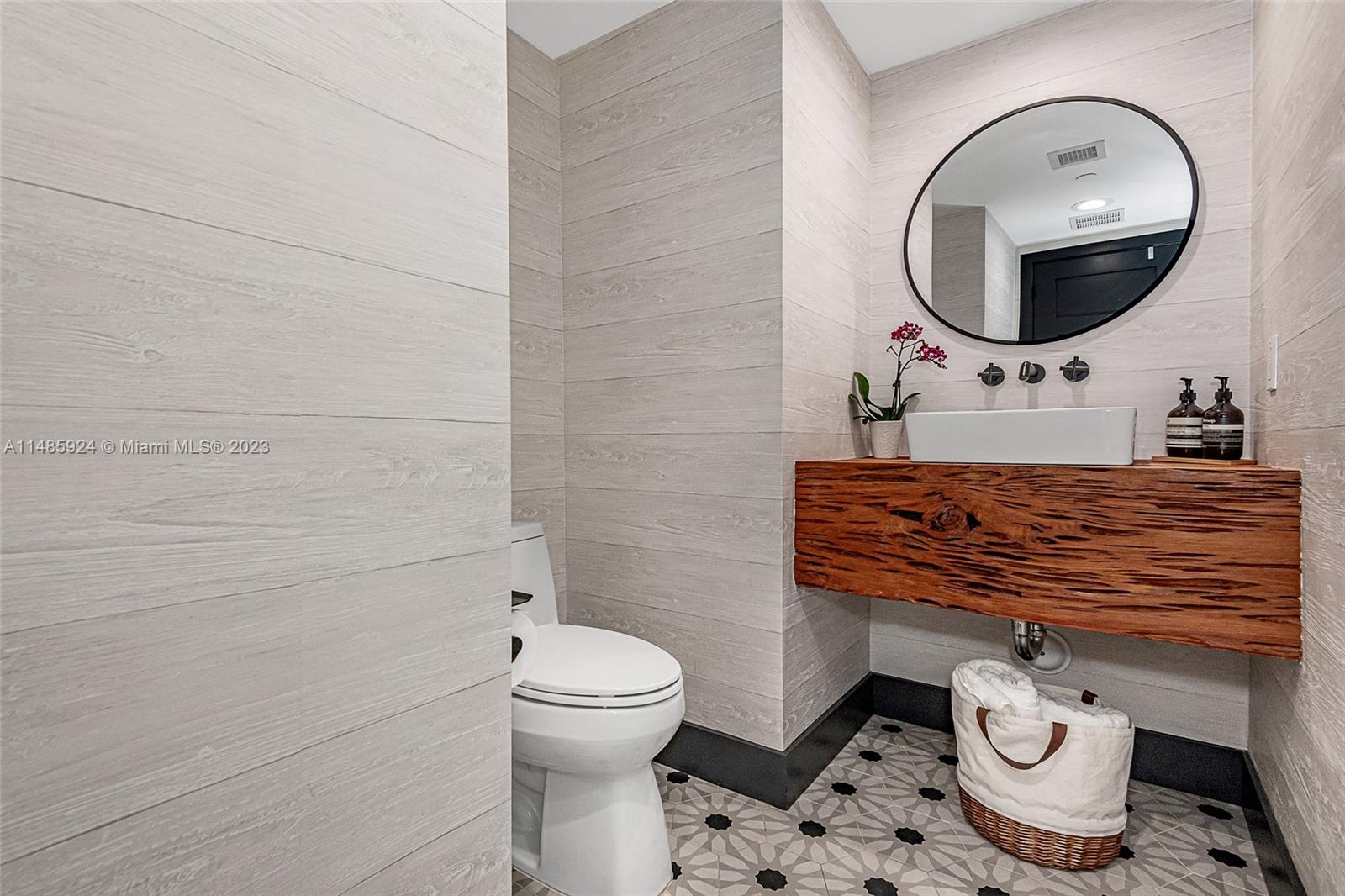 ABSOLUT CONDO - Residential