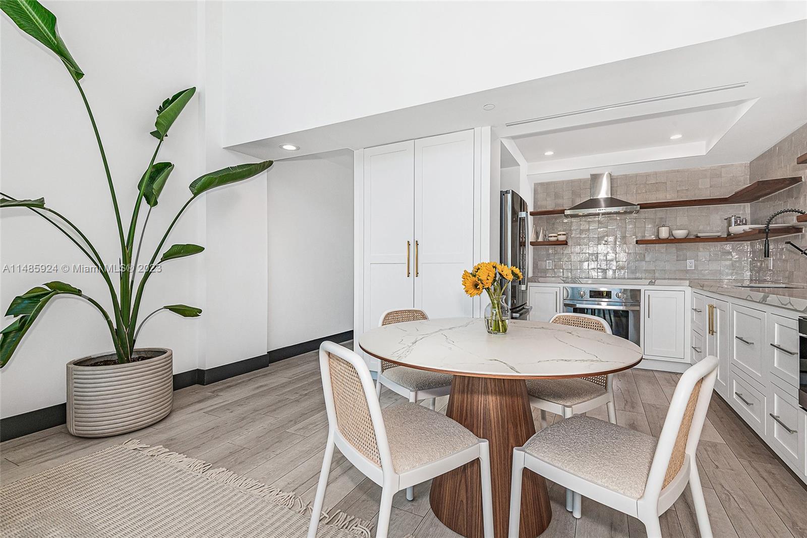 ABSOLUT CONDO - Residential