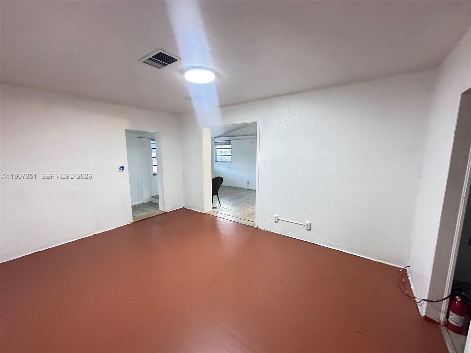 HOLLYWOOD ESTATES - Residential