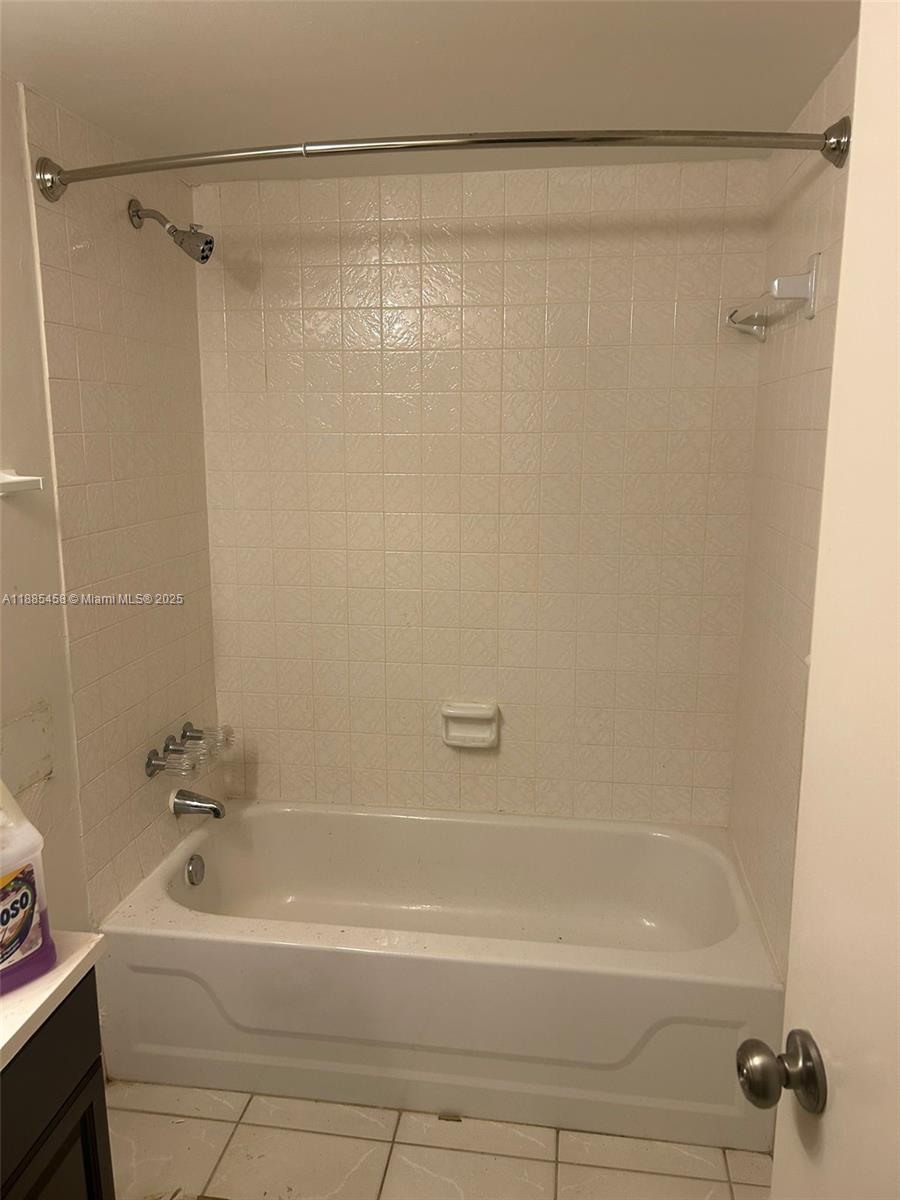PLANTATION CLUB C CONDO - Residential