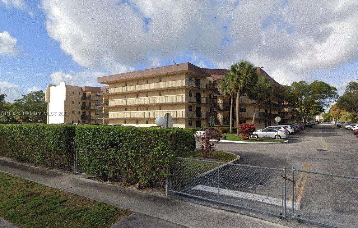 PLANTATION CLUB C CONDO - Residential