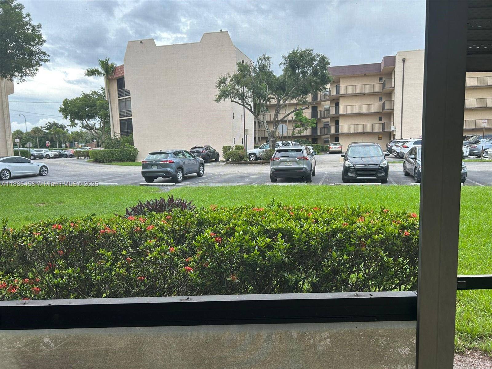 PLANTATION CLUB C CONDO - Residential