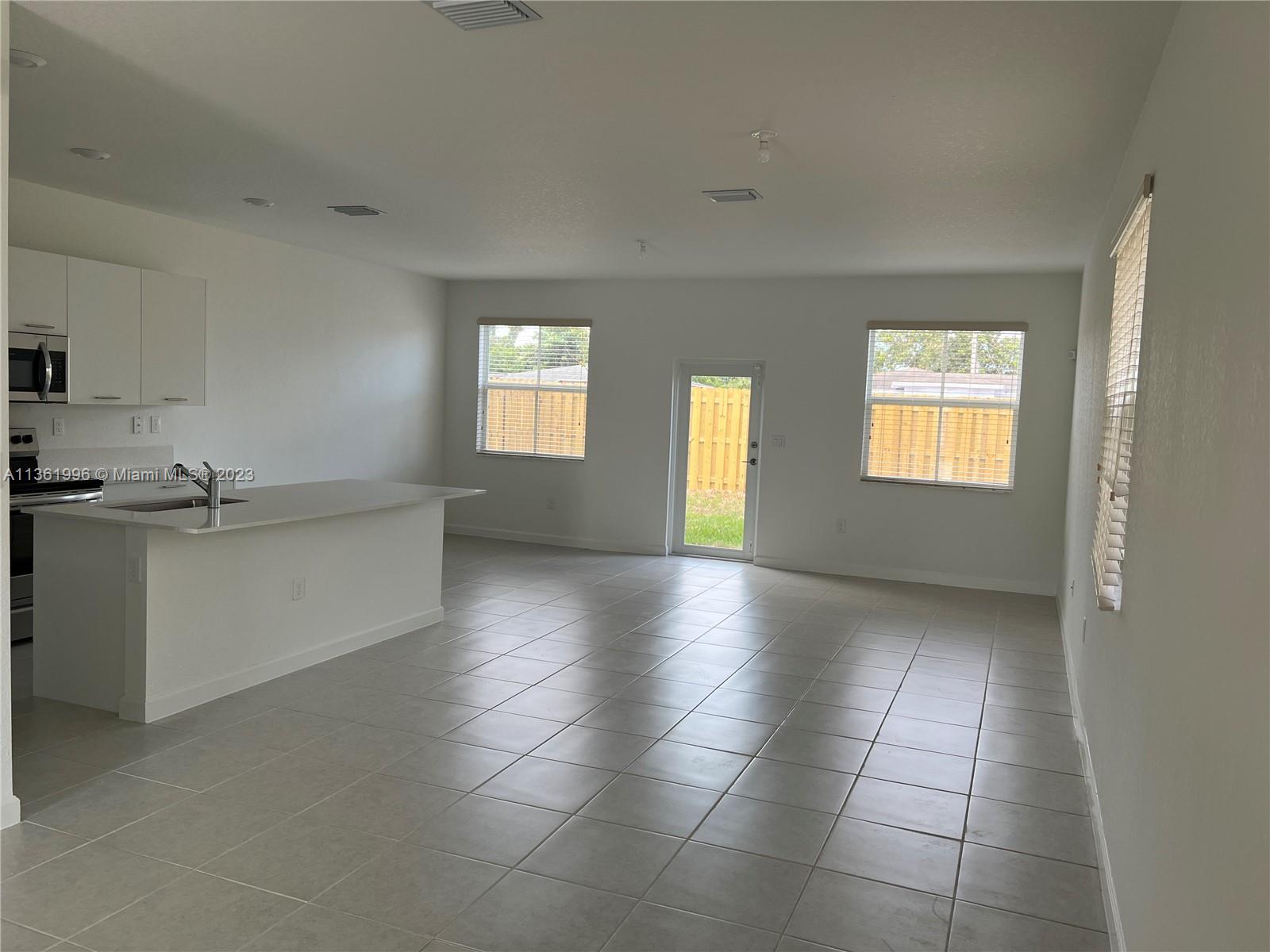 GOLF PARK SEC 1 - Residential Lease
