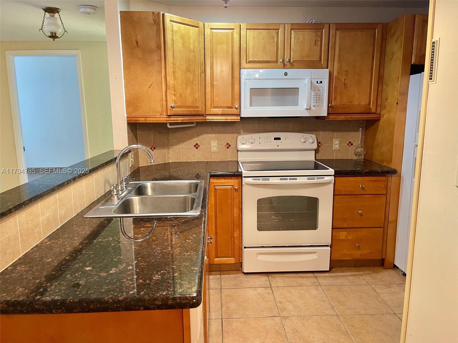HILLCREST EAST NO 23 COND - Residential