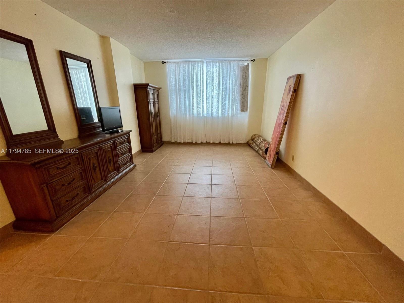 HILLCREST EAST NO 23 COND - Residential