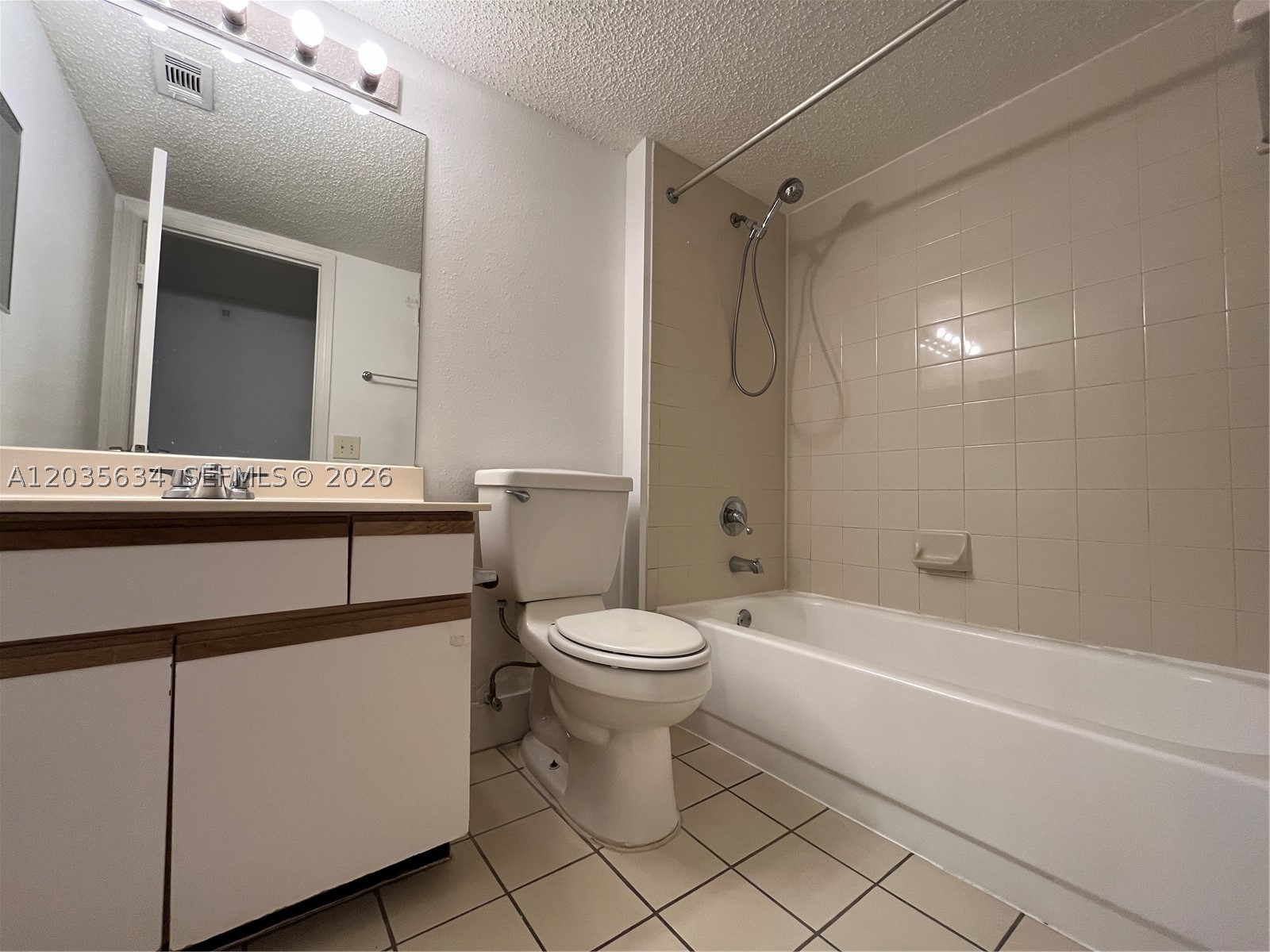 WINDWARD LAKES CONDO - Residential Lease