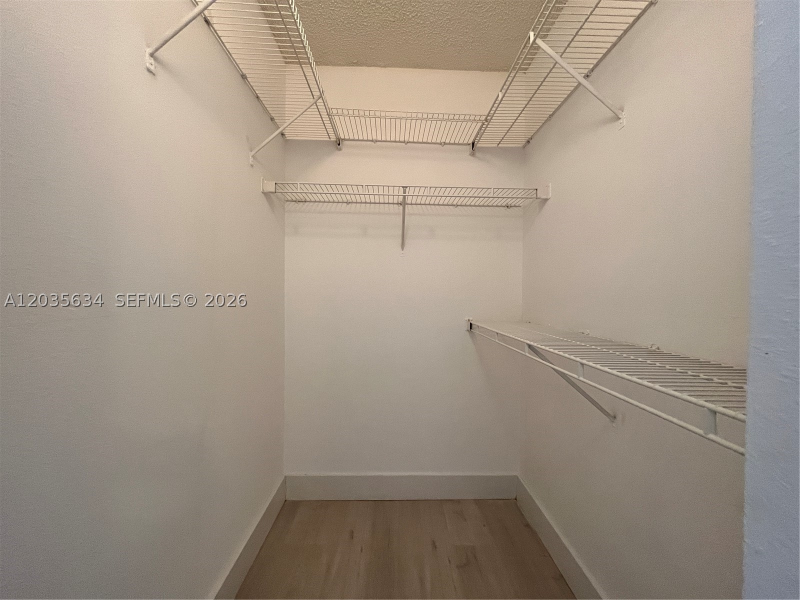 WINDWARD LAKES CONDO - Residential Lease
