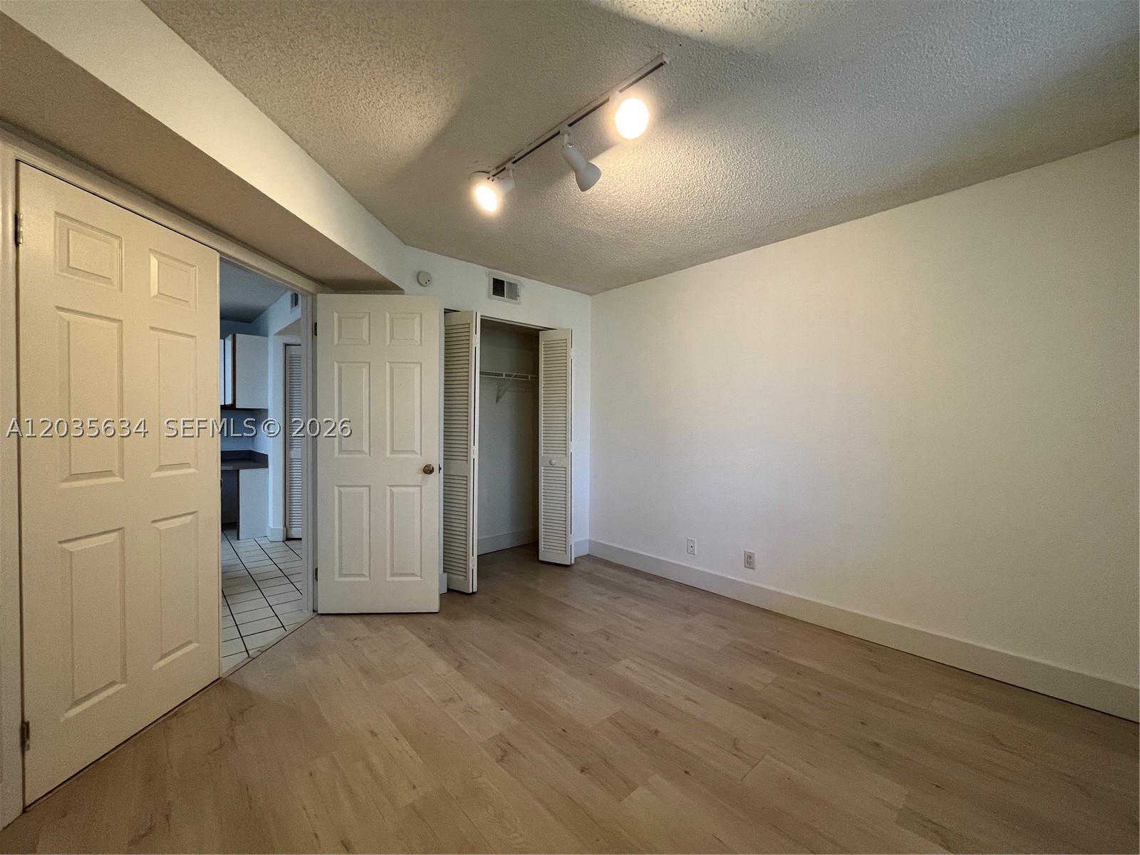 WINDWARD LAKES CONDO - Residential Lease