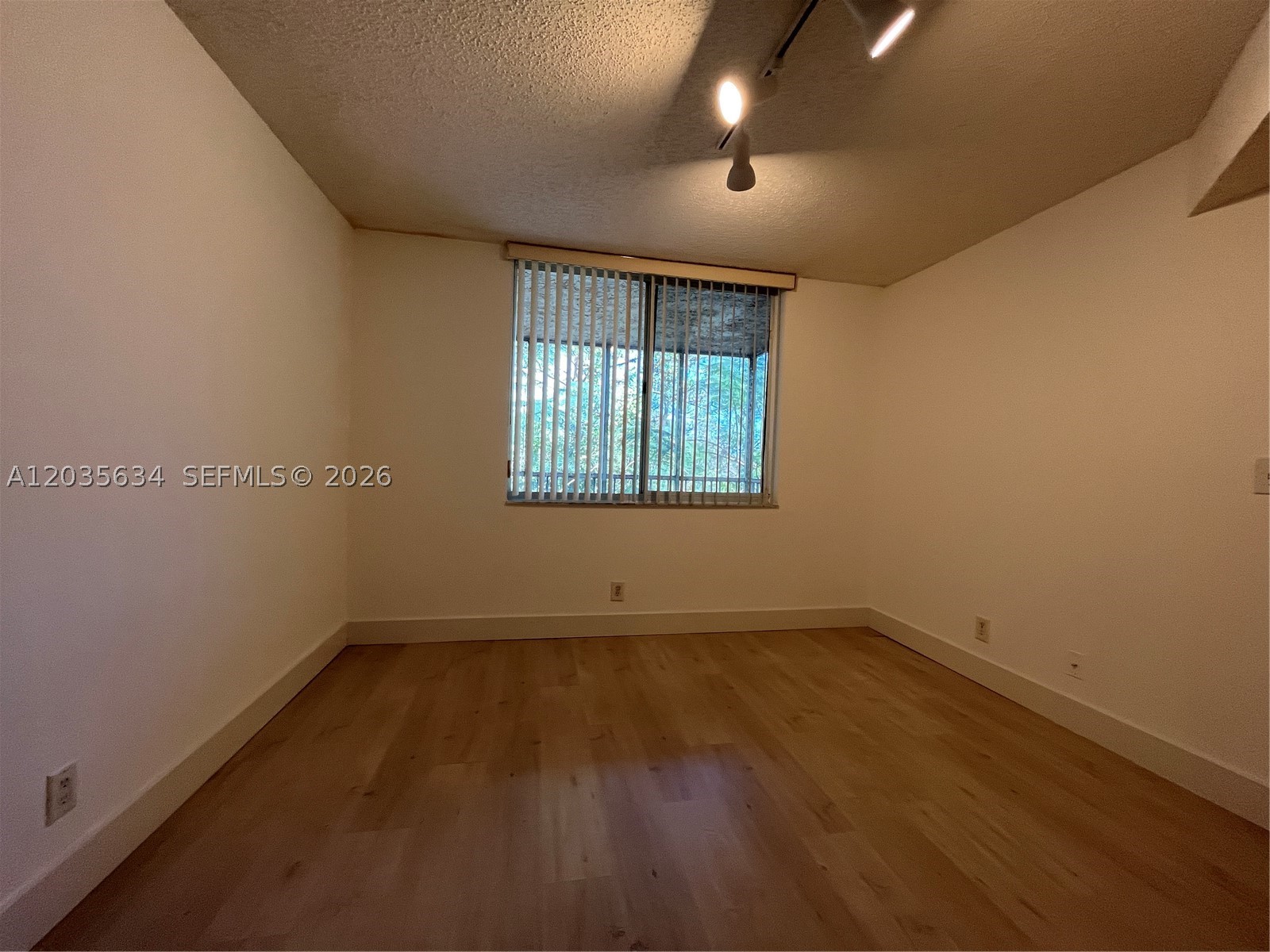 WINDWARD LAKES CONDO - Residential Lease
