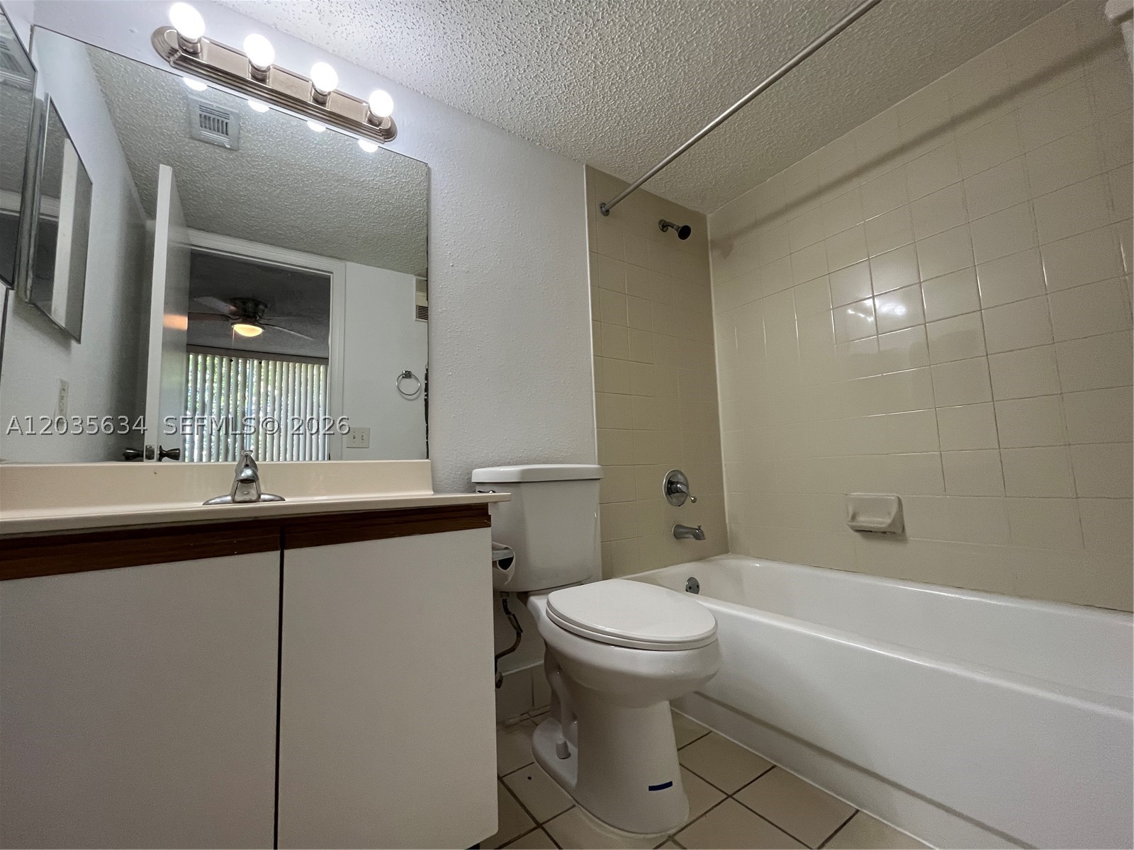 WINDWARD LAKES CONDO - Residential Lease