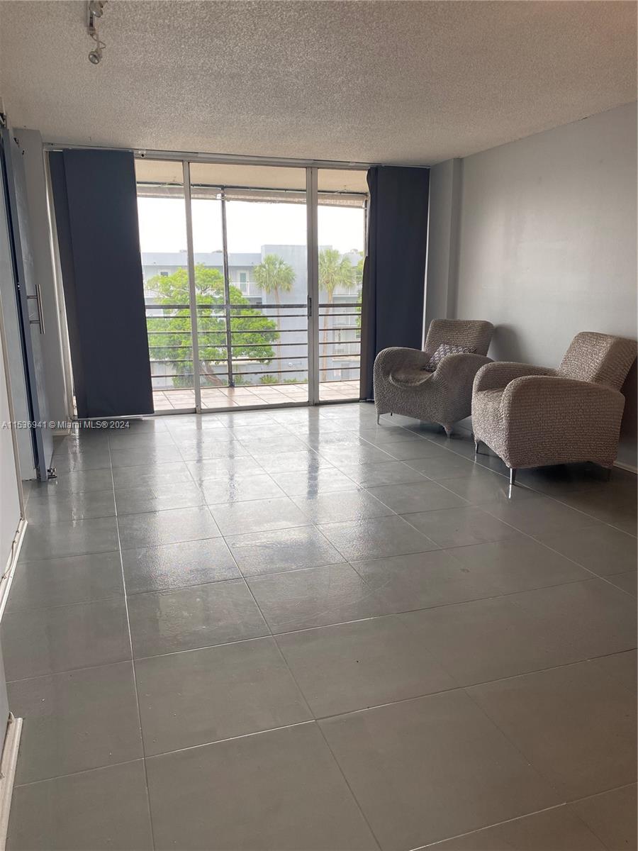 ROYAL PARK CONDO - Residential