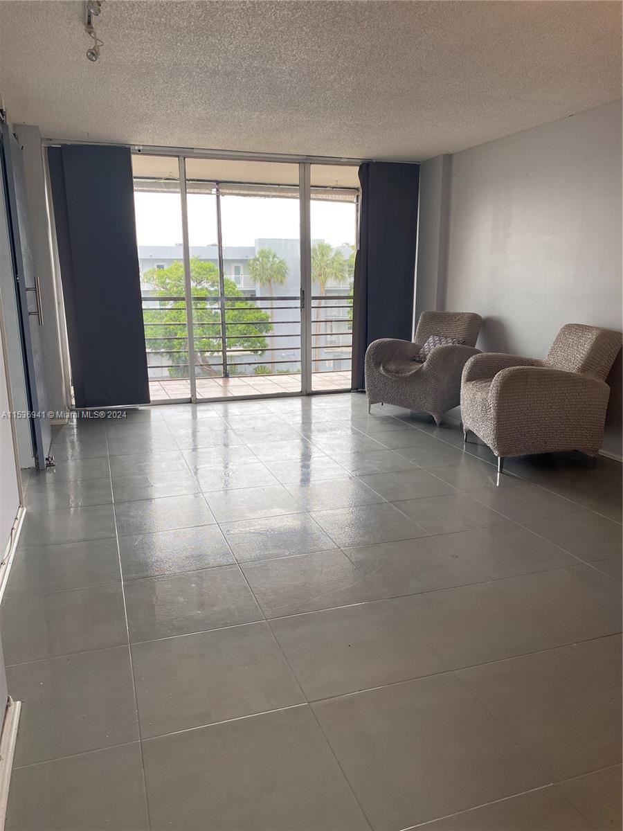 ROYAL PARK CONDO - Residential