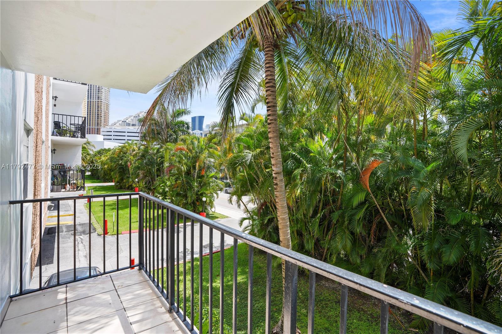 SUNNY ISLES SHORES SEC A - Residential Lease