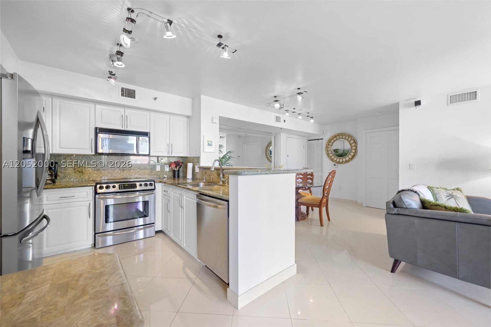 THE YACHT CLUB AT AVENTURA - Residential Lease