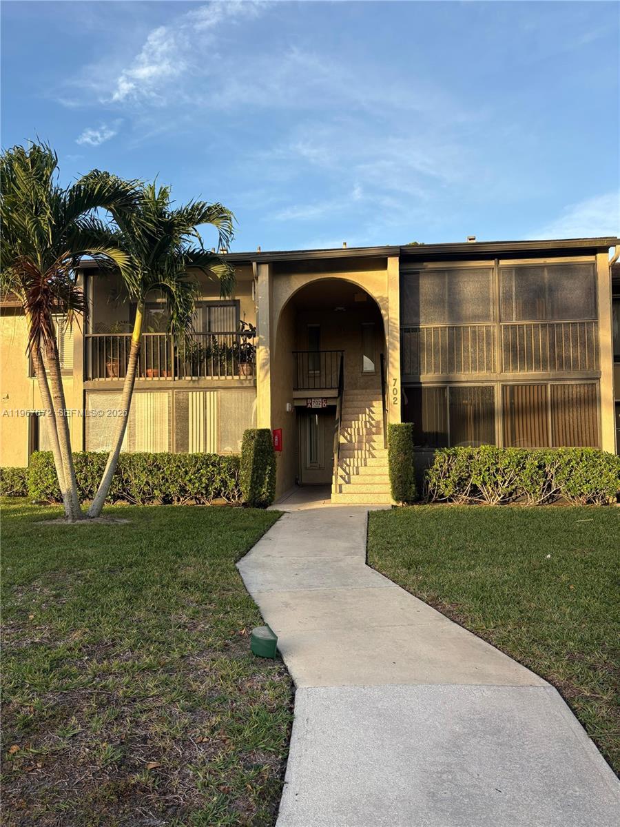 Beautiful 3-bedroom, 2-bath unit in the heart of Greenacres.
This spacious ground-floor residence is located in a quiet, well-maintained community and features tile flooring throughout and an updated bathroom. The layout is comfortable and functional, offering abundant natural light and generously sized living spaces.
Ideally situated near major routes—just minutes from the Florida Turnpike via Lake Worth Road and I-95 via Forest Hill Boulevard—providing excellent convenience for commuting, shopping, dining, and everyday errands.
Don’t miss this opportunity to live in a fantastic home in a prime location!