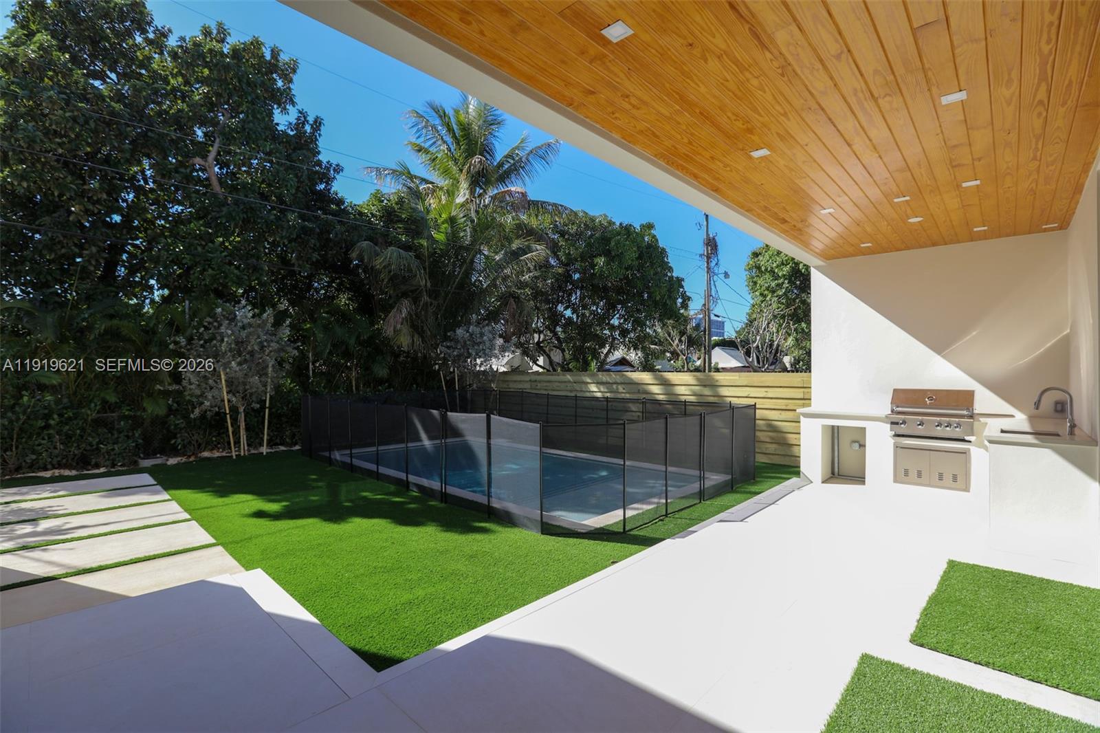 SILVER BLUFF EST-SEC B - Residential
