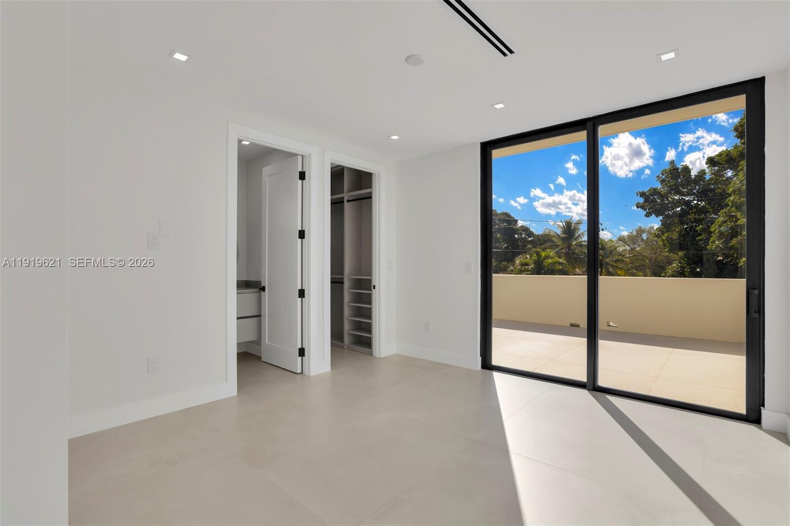 SILVER BLUFF EST-SEC B - Residential