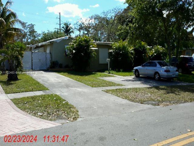 CASH ONLY Single Home 3/2 Home – INCOME ! Excellent Income-Producing 
Property. Outstanding investment opportunity. This  3-bedroom, 2-bath home. Located in a strong rental market, the property is ideal for generating consistent income, whether as a long-term rental or other investment use.
Spacious interiors, a large backyard, and driveway.