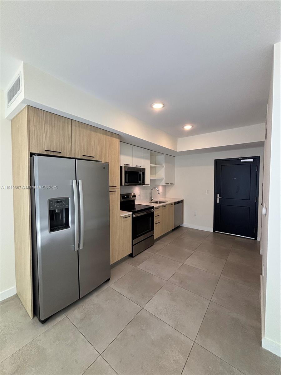 NORTH MIAMI BEACH PLACE - Residential Lease