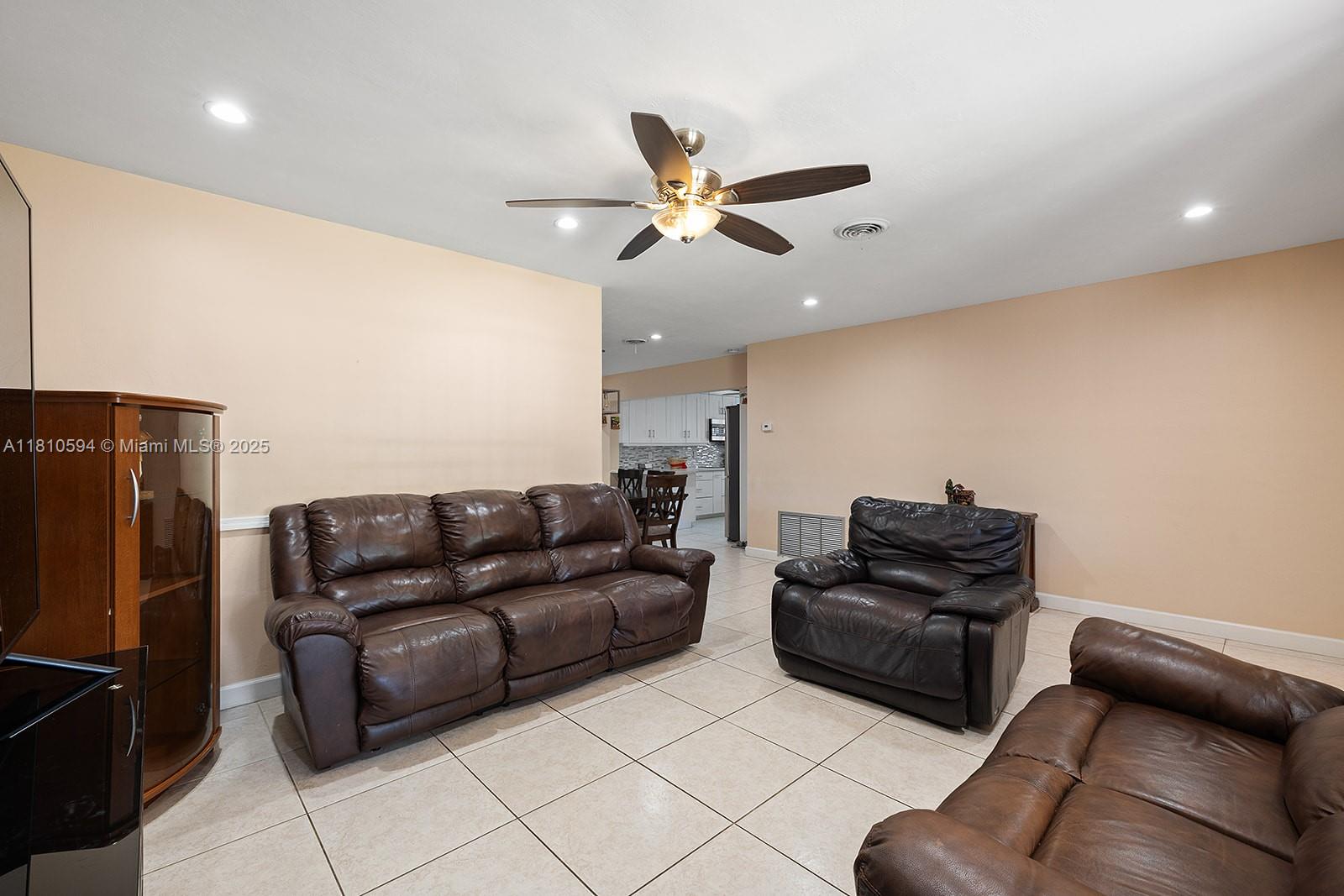 HOLLYWOOD BEACH GARDENS - Residential