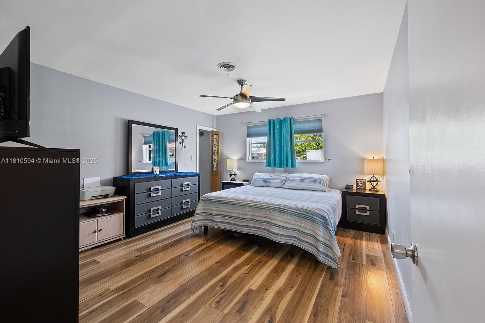 HOLLYWOOD BEACH GARDENS - Residential