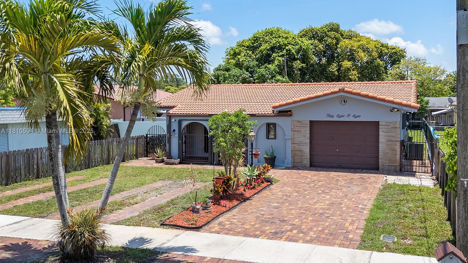 HOLLYWOOD BEACH GARDENS - Residential