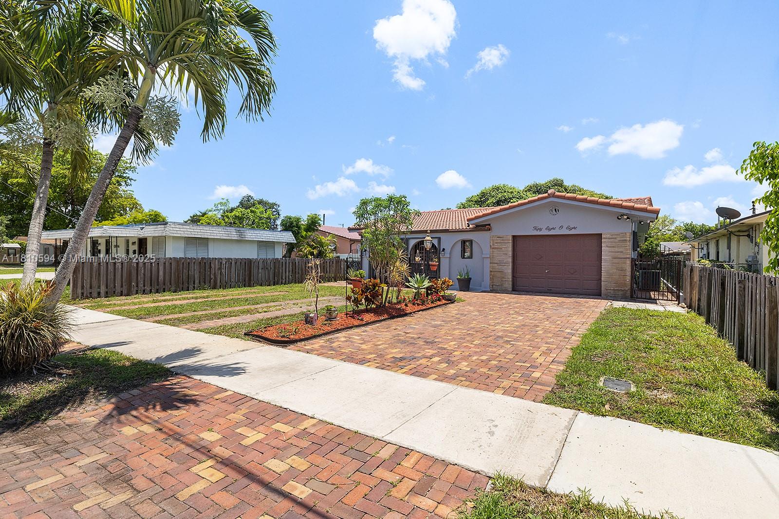 HOLLYWOOD BEACH GARDENS - Residential