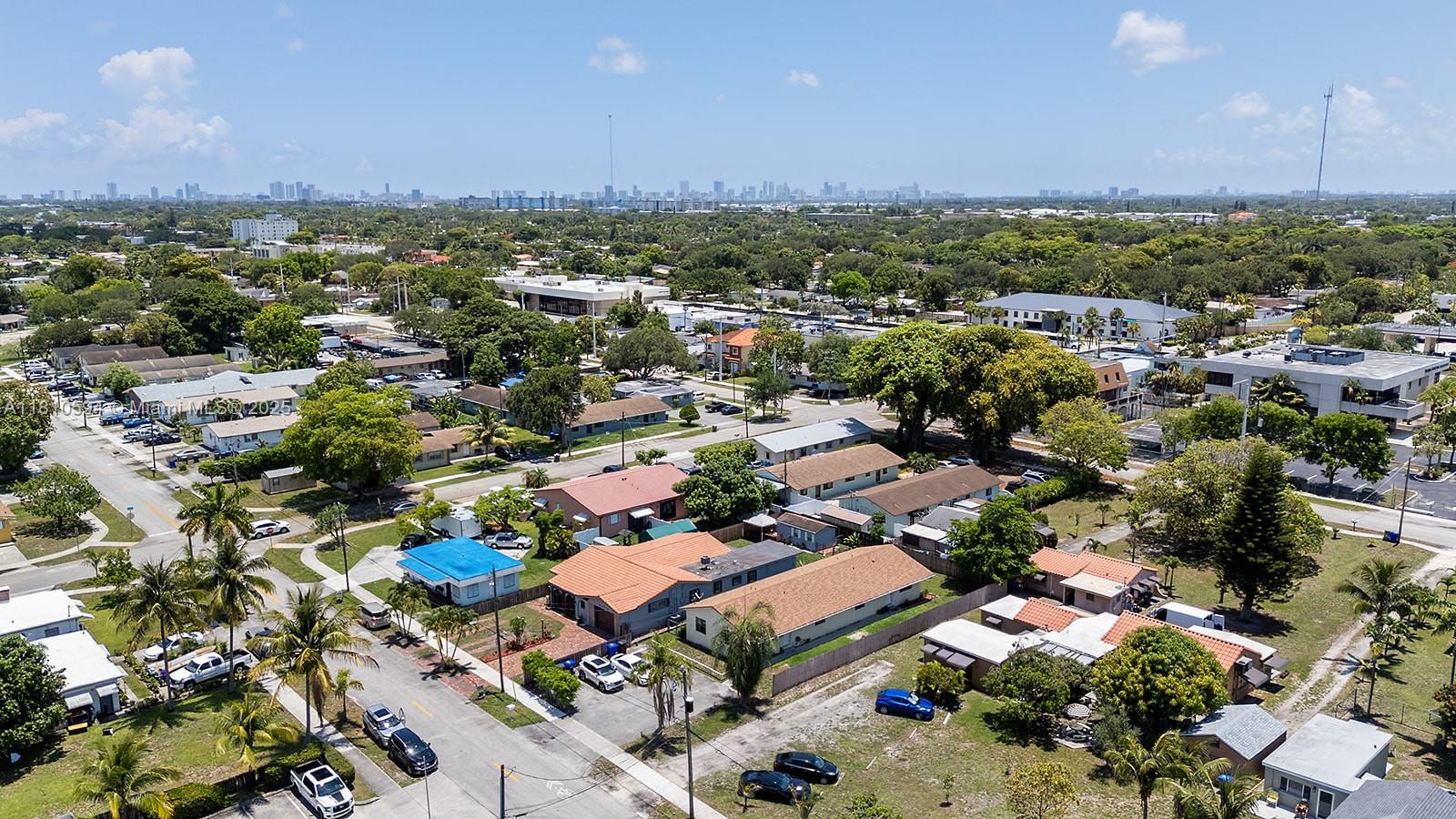 HOLLYWOOD BEACH GARDENS - Residential