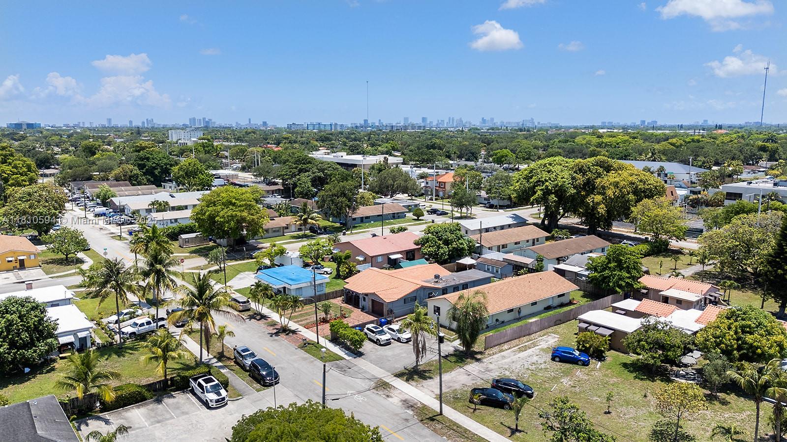 HOLLYWOOD BEACH GARDENS - Residential