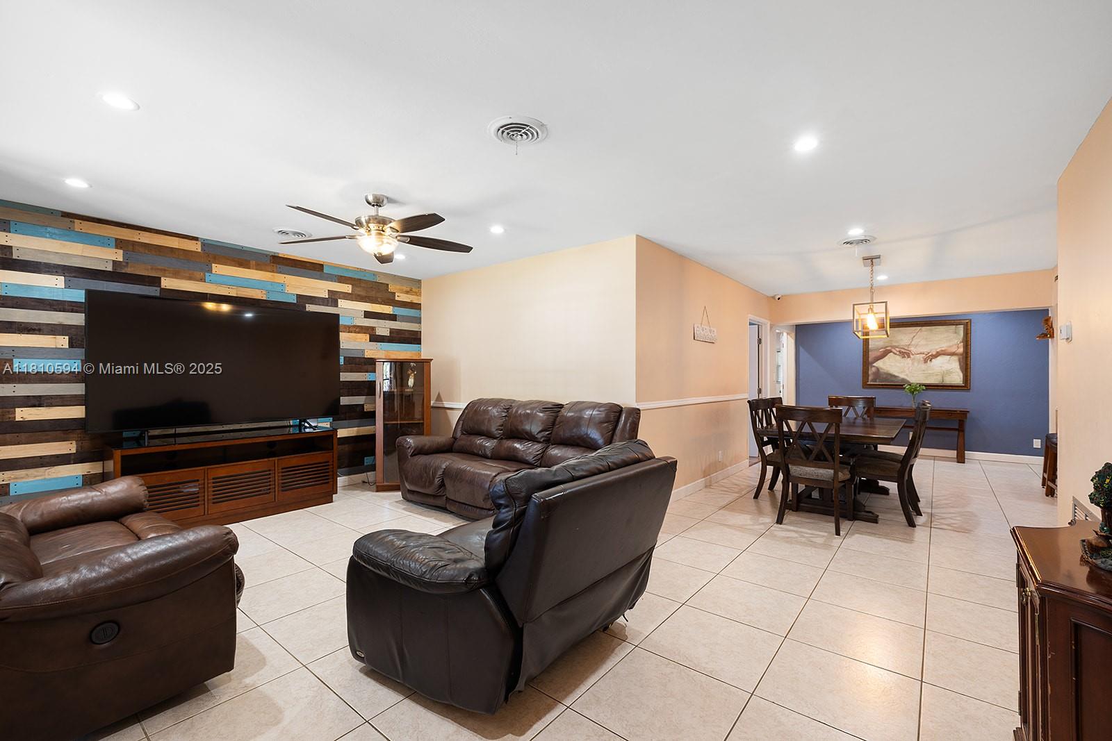 HOLLYWOOD BEACH GARDENS - Residential