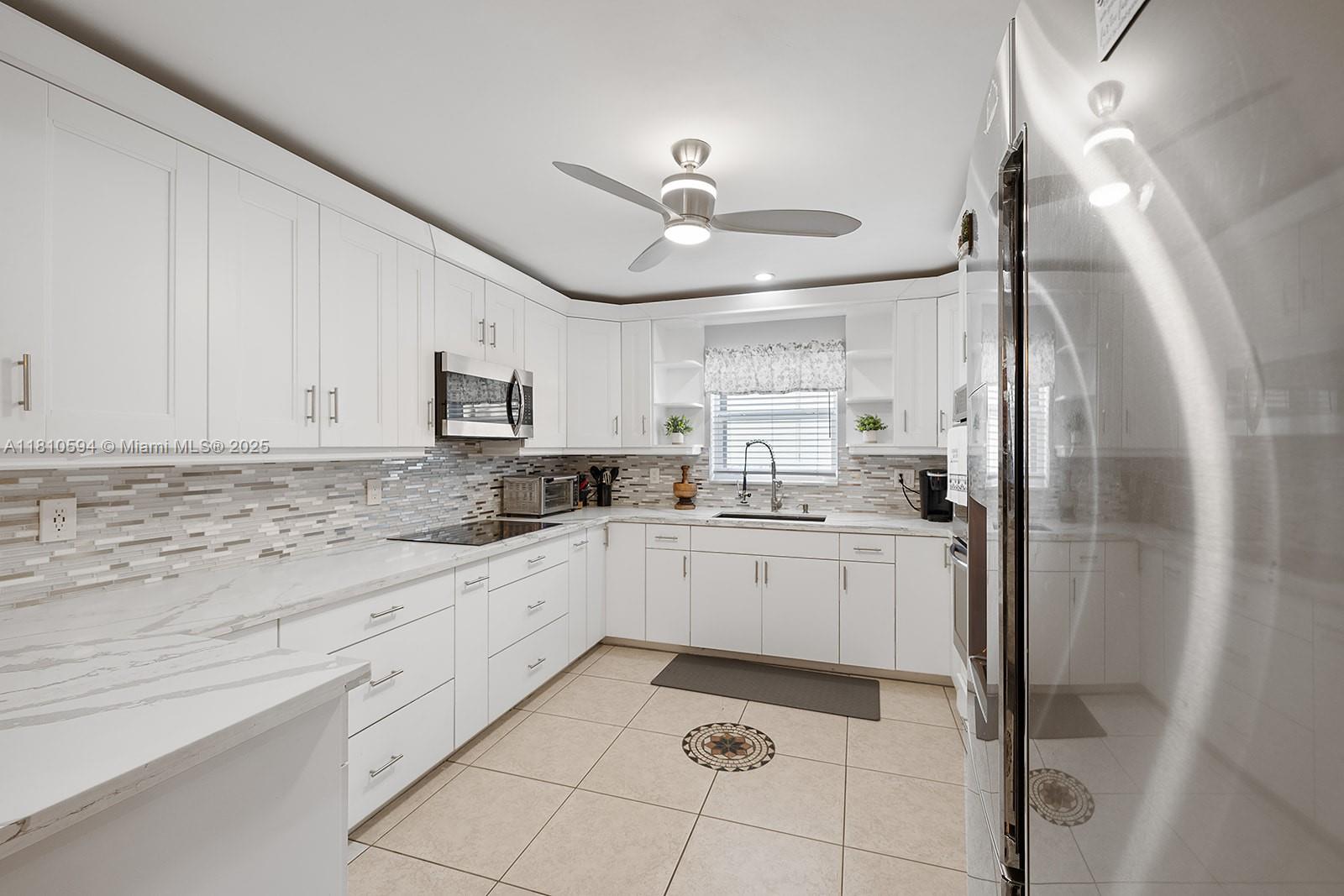 HOLLYWOOD BEACH GARDENS - Residential