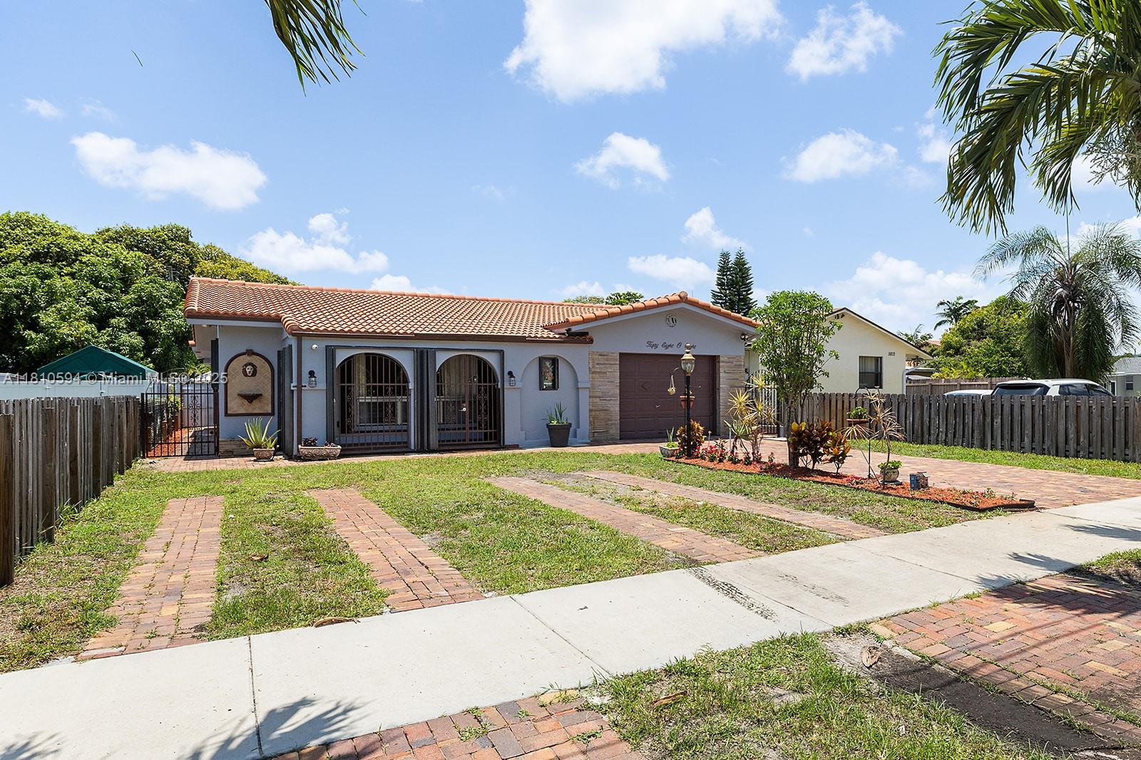 HOLLYWOOD BEACH GARDENS - Residential