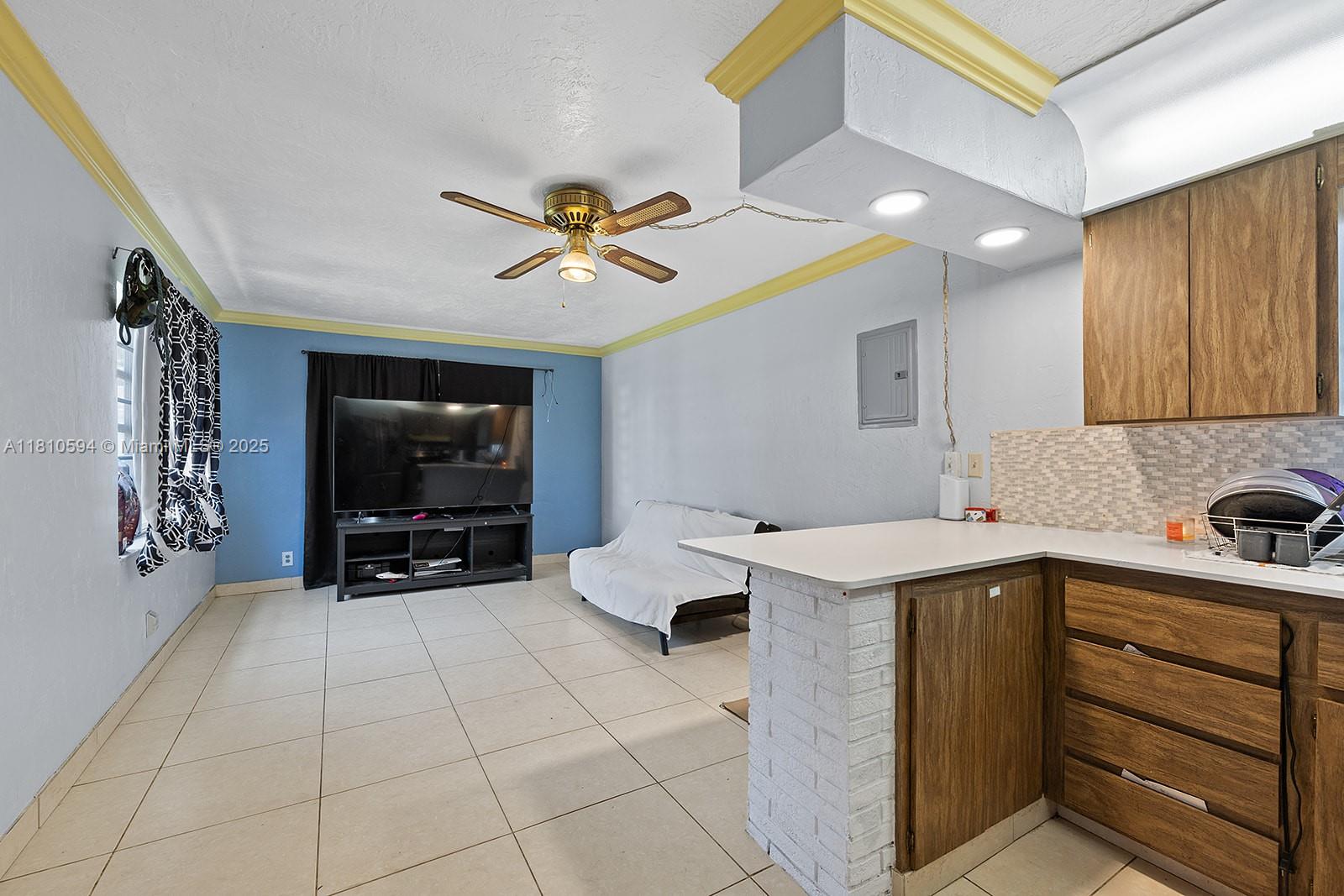 HOLLYWOOD BEACH GARDENS - Residential