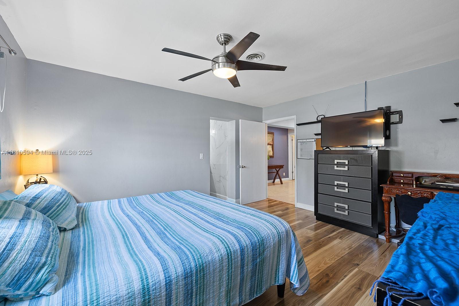 HOLLYWOOD BEACH GARDENS - Residential