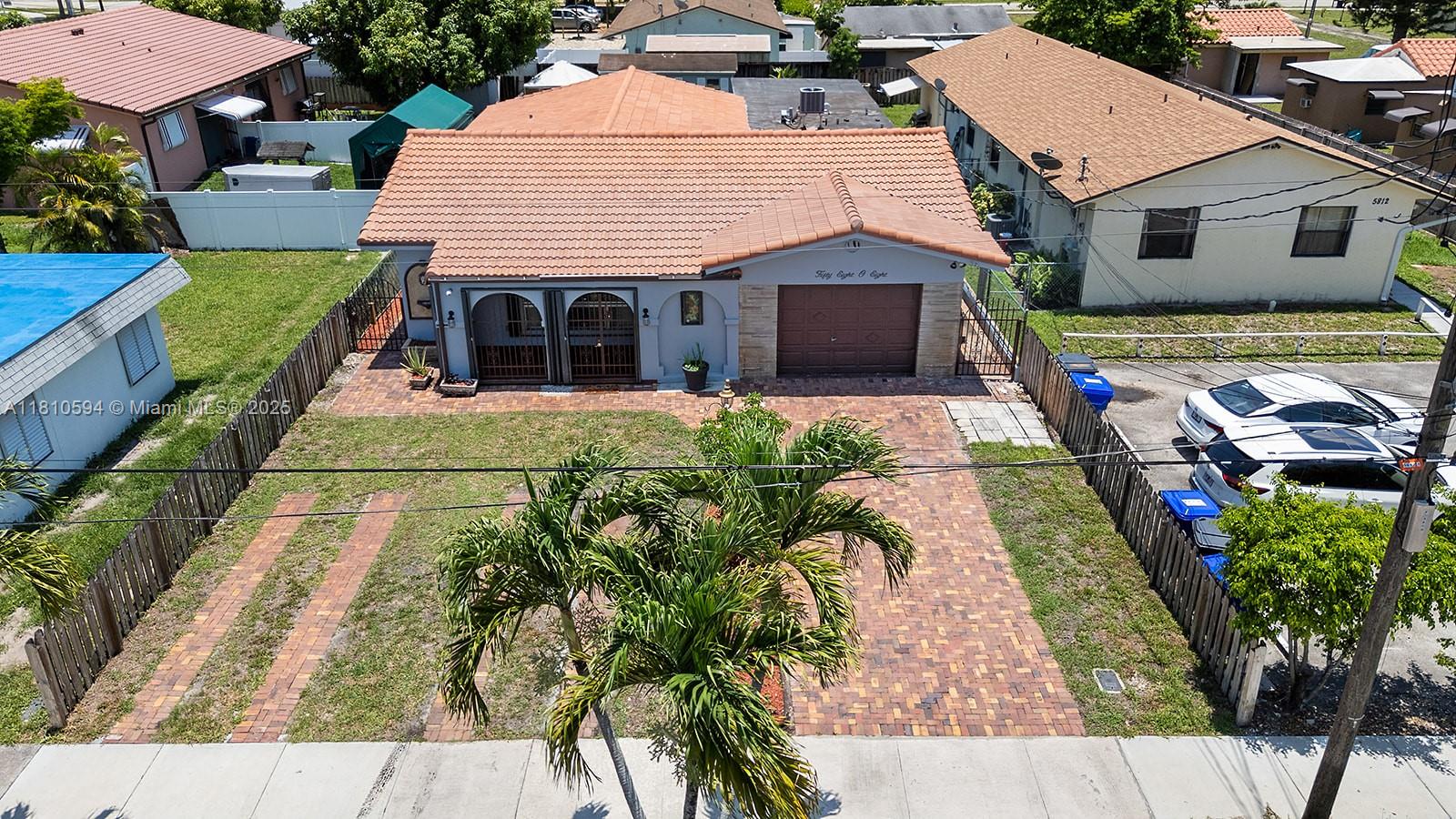 HOLLYWOOD BEACH GARDENS - Residential