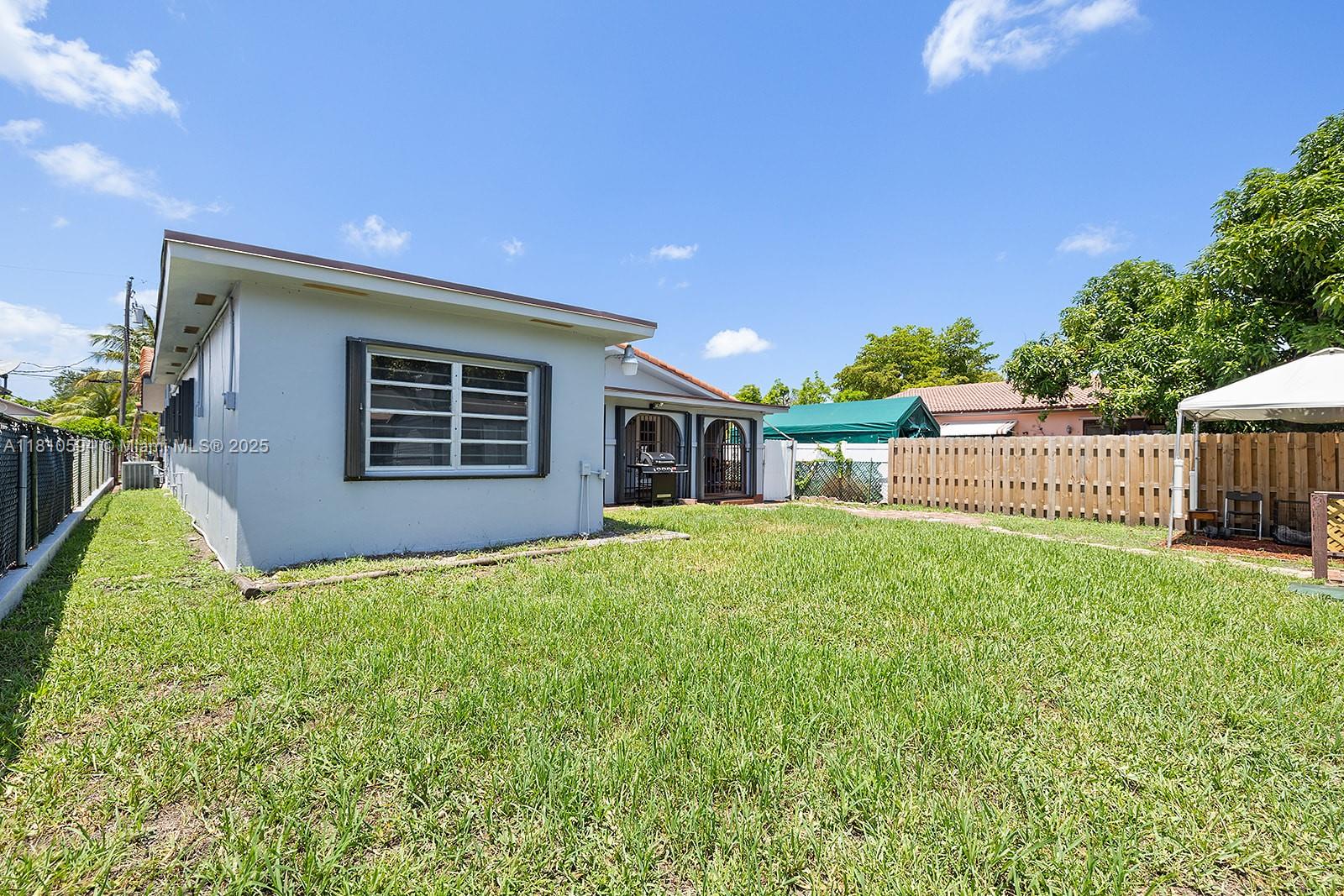 HOLLYWOOD BEACH GARDENS - Residential