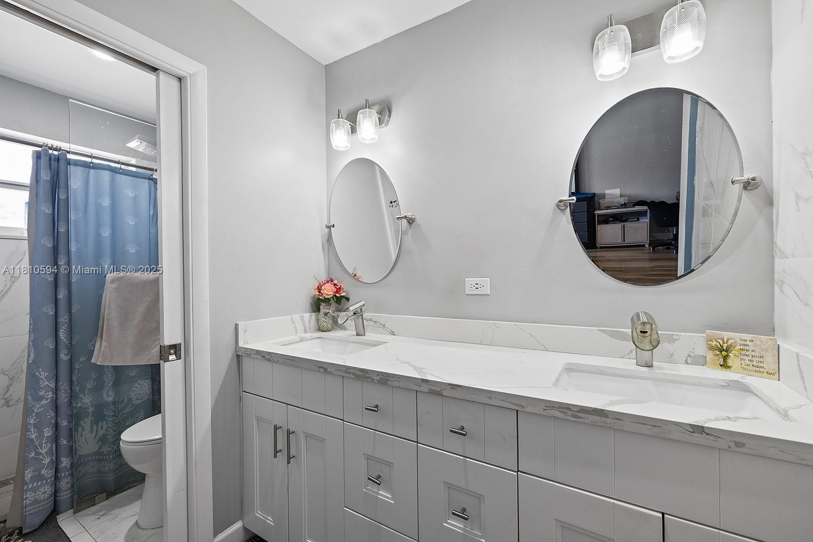 HOLLYWOOD BEACH GARDENS - Residential