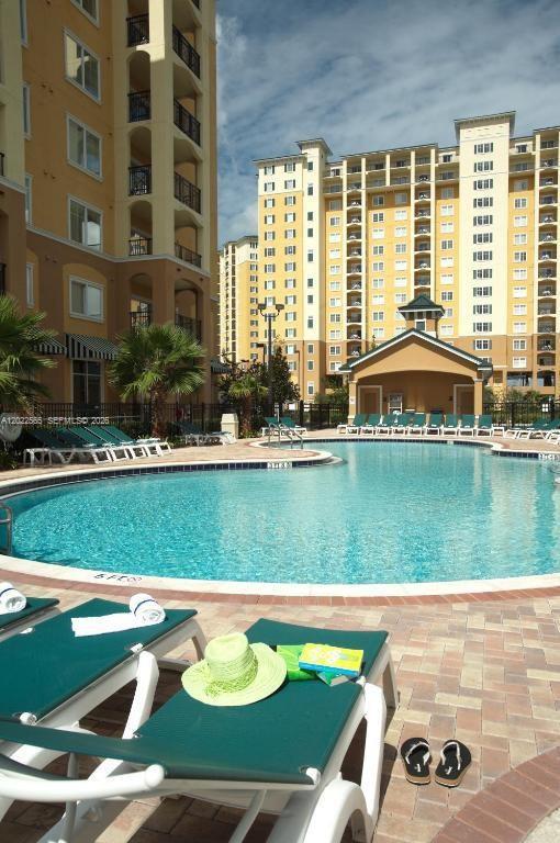 Unit in one of Orlando's best and most visited resorts. This 2-bedroom, 2-bathroom unit is located in Orlando's most popular tourist area, very close to the theme parks. Don't miss this opportunity! Motivated seller.