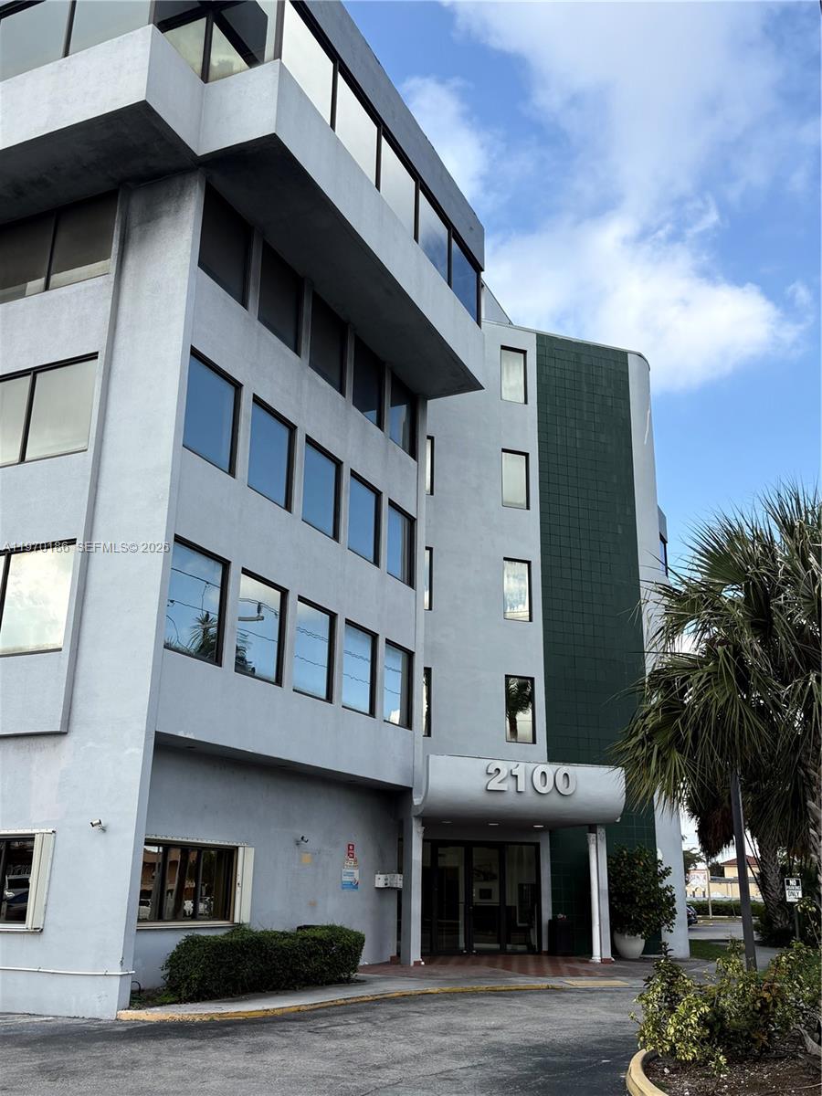 Professional office suite available for sale at Village Bank Center, a well-maintained multi-story office building in
the heart of Hialeah. Ideal for professional, medical, administrative, consulting, or service-based businesses
seeking an affordable and convenient workspace. The building offers elevator access, ample on-site parking, and
a central location with easy access to the Palmetto Expressway (SR-826), Okeechobee Road (US-27), close to
Airport, shopping and more. Suites features new laminate flooring, fresh paint, and abundant natural light.