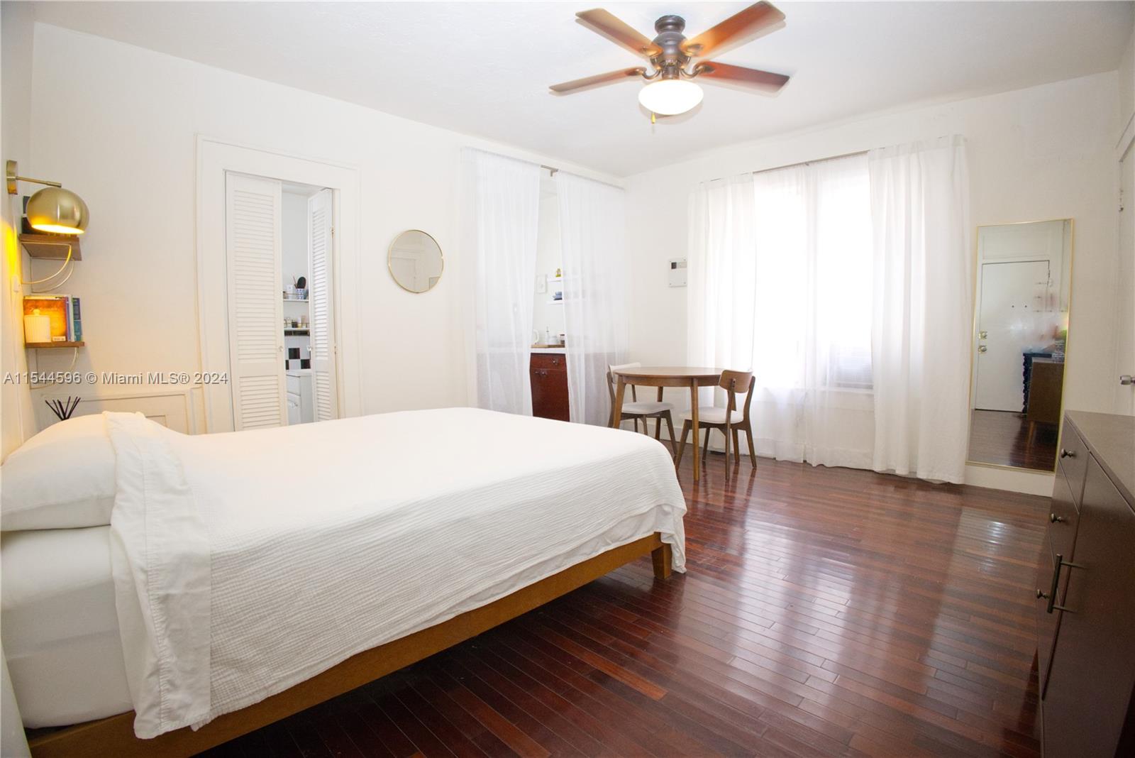 SEVILLA CONDO - Residential