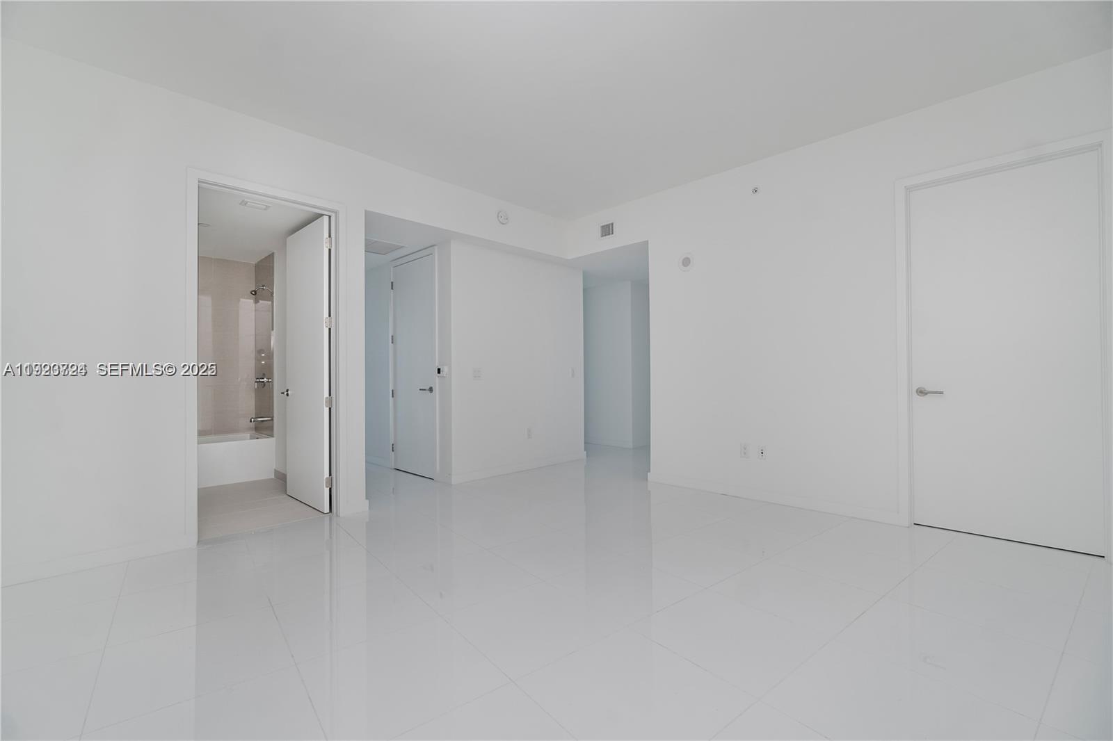 PARAMOUNT MIAMI WORLDCENT - Residential