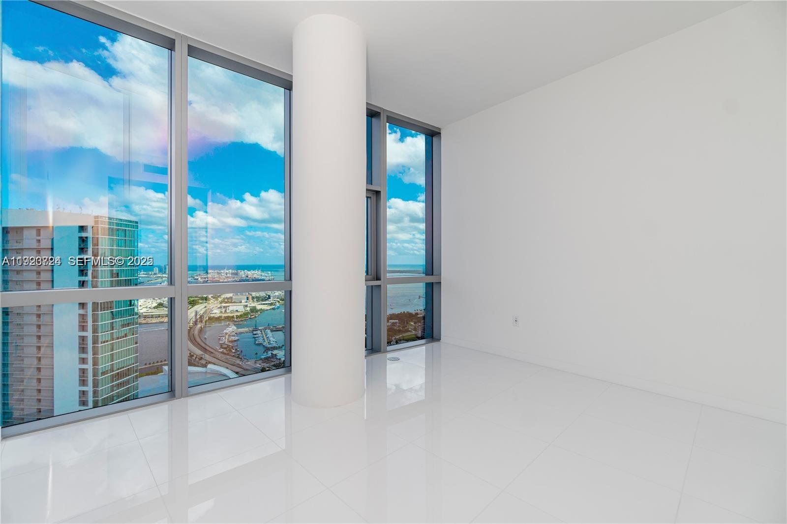 PARAMOUNT MIAMI WORLDCENT - Residential