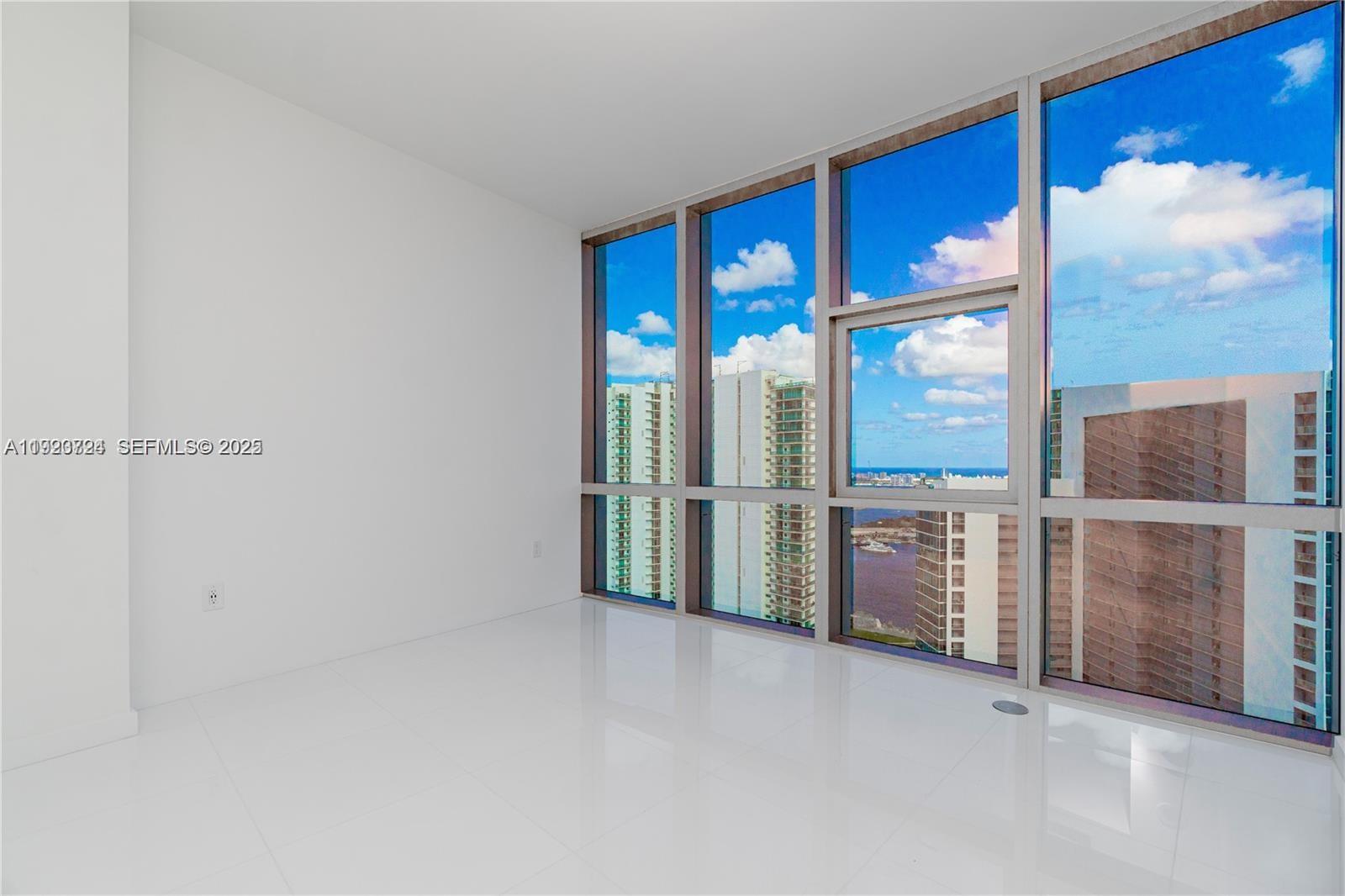 PARAMOUNT MIAMI WORLDCENT - Residential