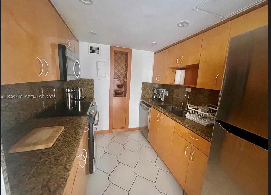 KING COLE CONDO - Residential