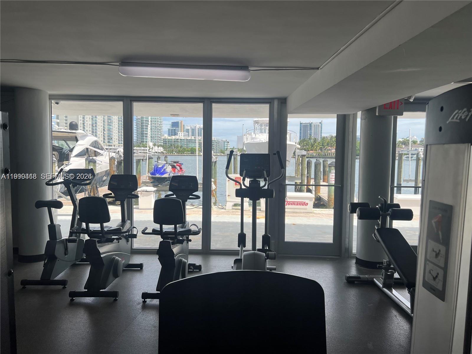 KING COLE CONDO - Residential