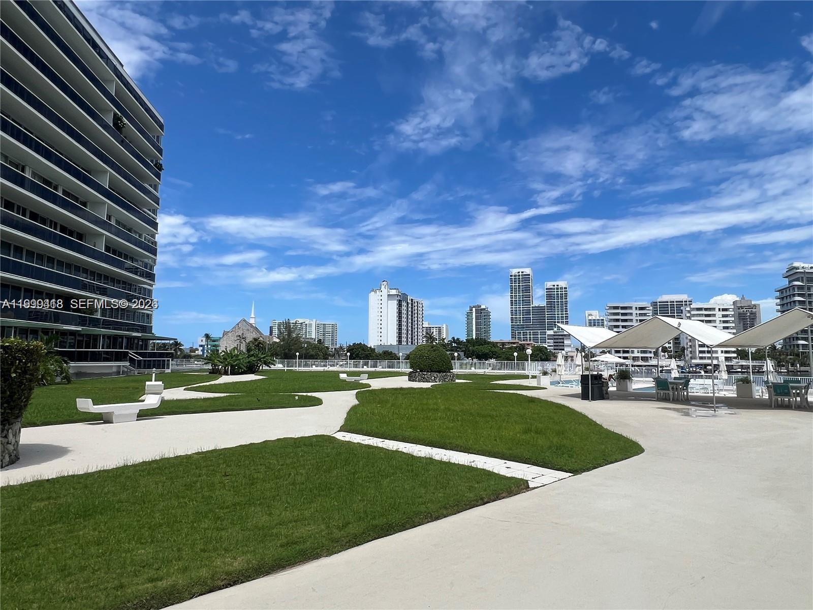 KING COLE CONDO - Residential